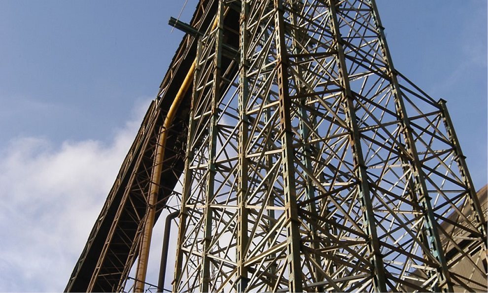 A very tall propping configuration used to support an overhead bridge